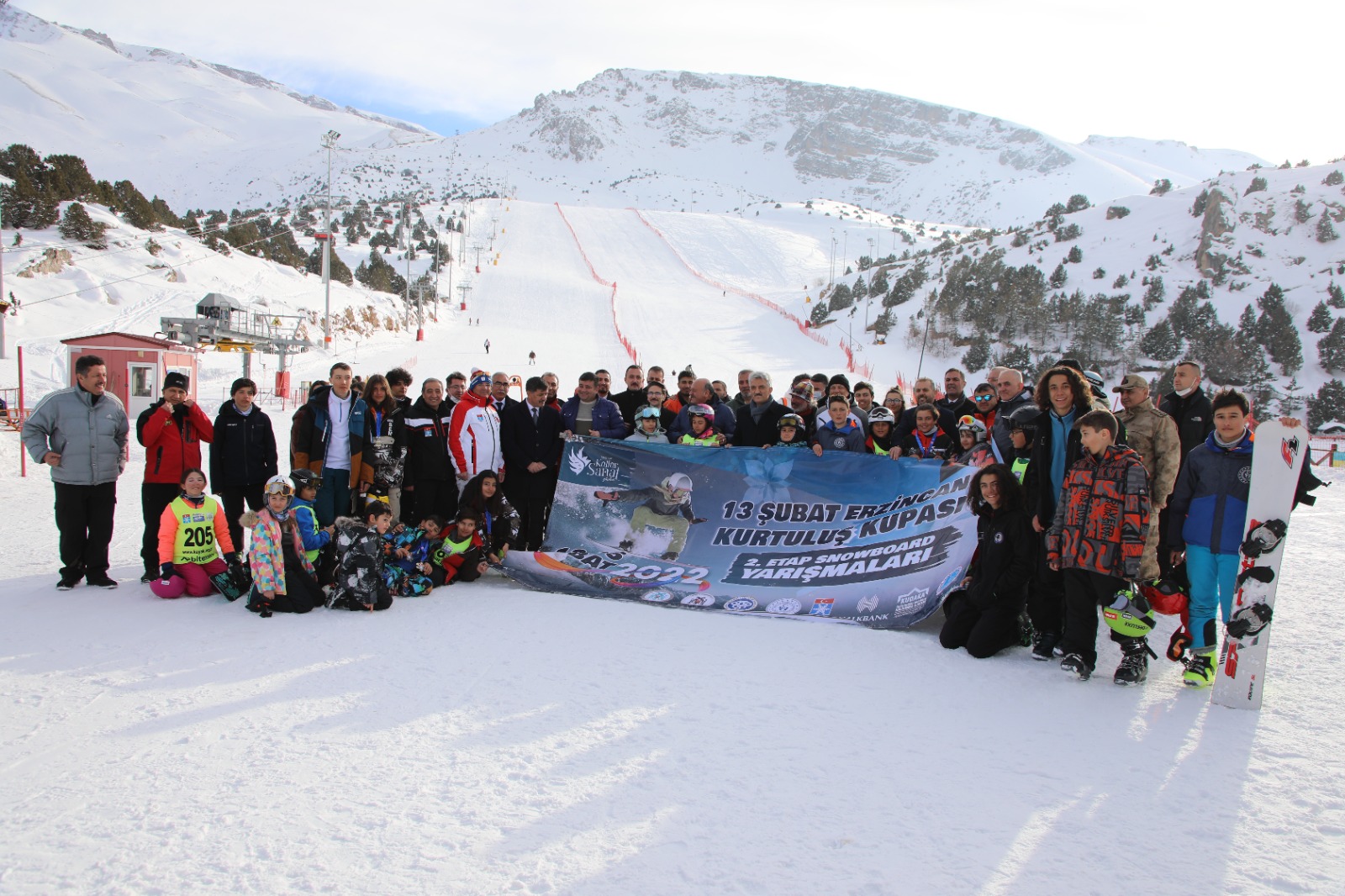 13 Şubat Erzincan Kurtuluş Kupası Snowboard Yarışmalarında Dereceye Giren Sporcular İçin Ödül Töreni Düzenlendi.