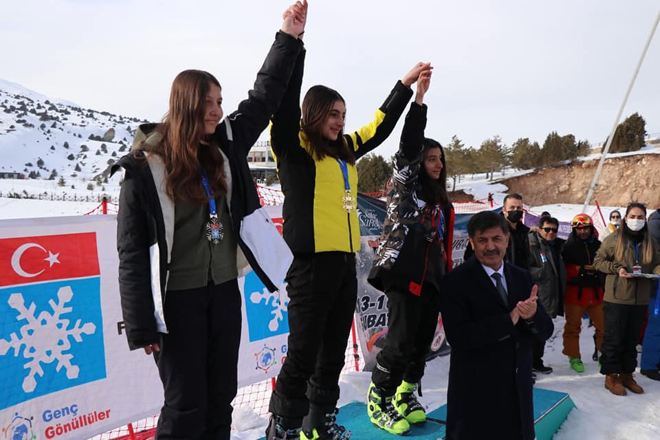 13 Şubat Erzincan Kurtuluş Kupası Snowboard Yarışmalarında Erzincanlı Sporcumuza İkincilik Ödülü
