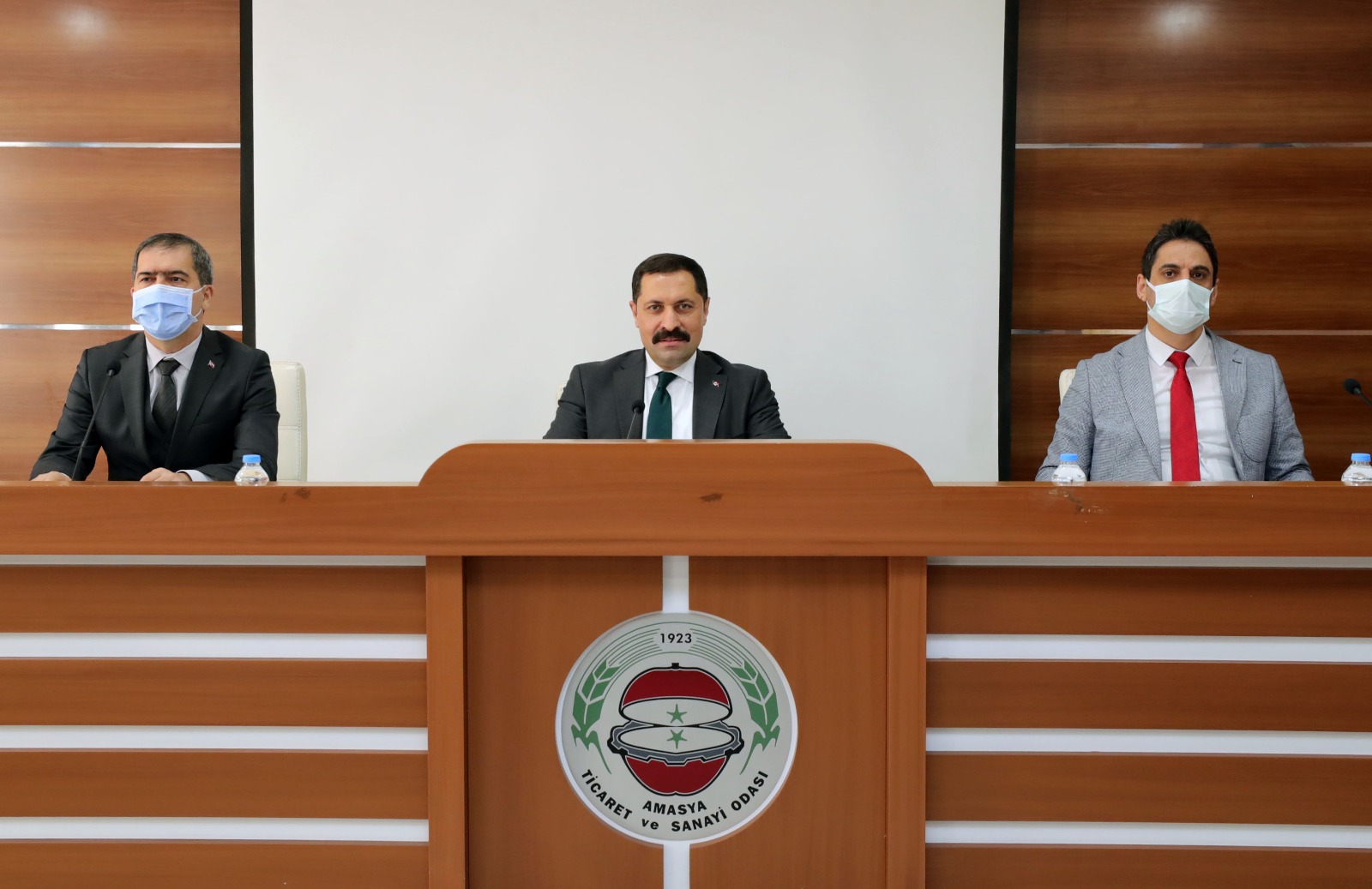 Amasya Valisi Mustafa MASATLI, Halk Günü Toplantısında Vatandaşlarımızın Talep ve Sorunlarını Dinledi