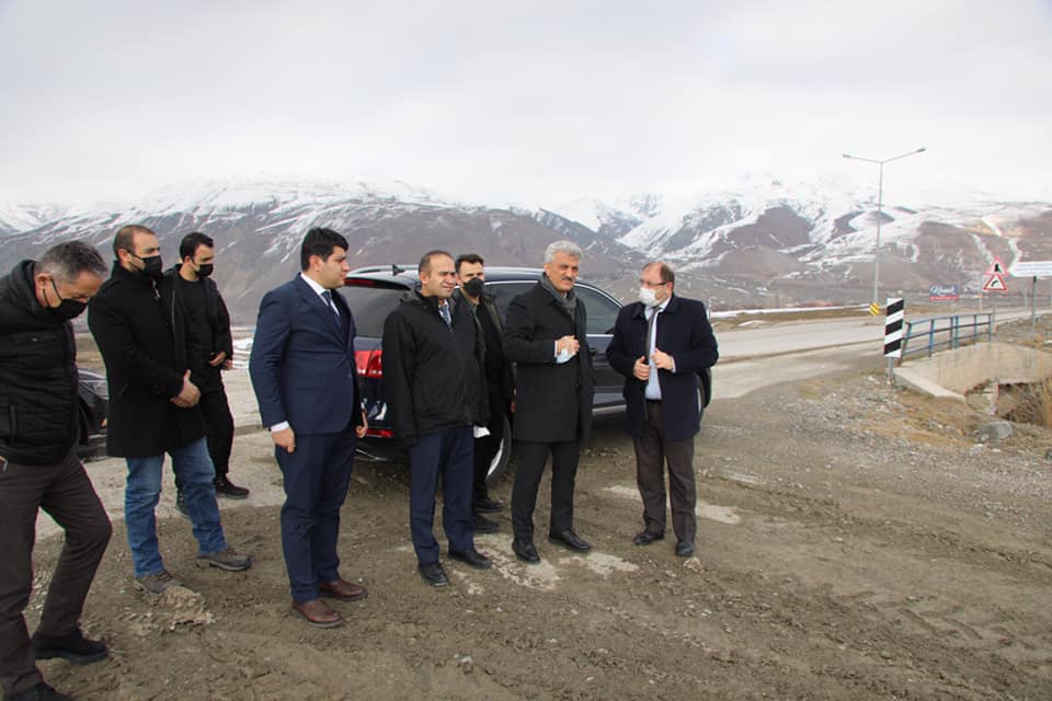 Sayın Erzincan Valisi Mehmet Makas, Tarıma Dayalı Sera ve İhtisas Besi Organize Sanayi Bölgesi alanlarında incelemelerde bulundu