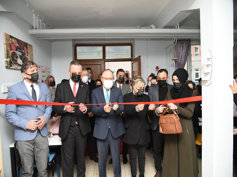 Vali Mustafa Tutulmaz İki Okulumuzda Düzenlenen Kütüphanelerin Açılışını Yaptı