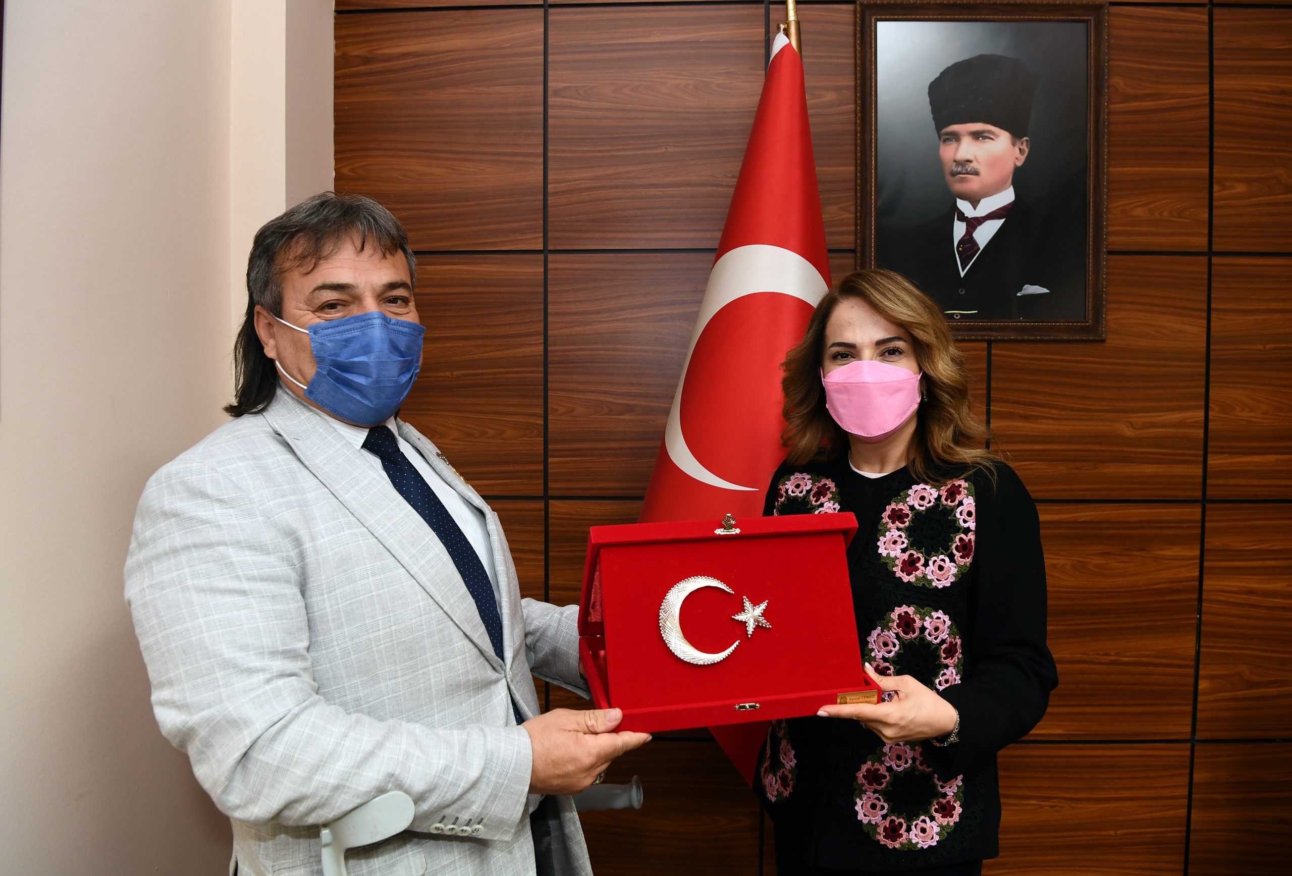 Vali Funda Kocabıyık, Türkiye Harp Malûlü Gaziler-Şehit Dul ve Yetimleri Derneği Uşak Şube Başkanı Kemal Cengiz’i makamında kabul etti.