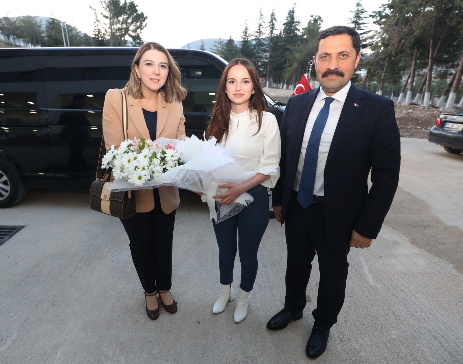 Amasya Valisi Mustafa MASATLI ile Esra MASATLI Hanımefendi KYK’da Kalan Kız Öğrencilerimizle İftarda Buluştular