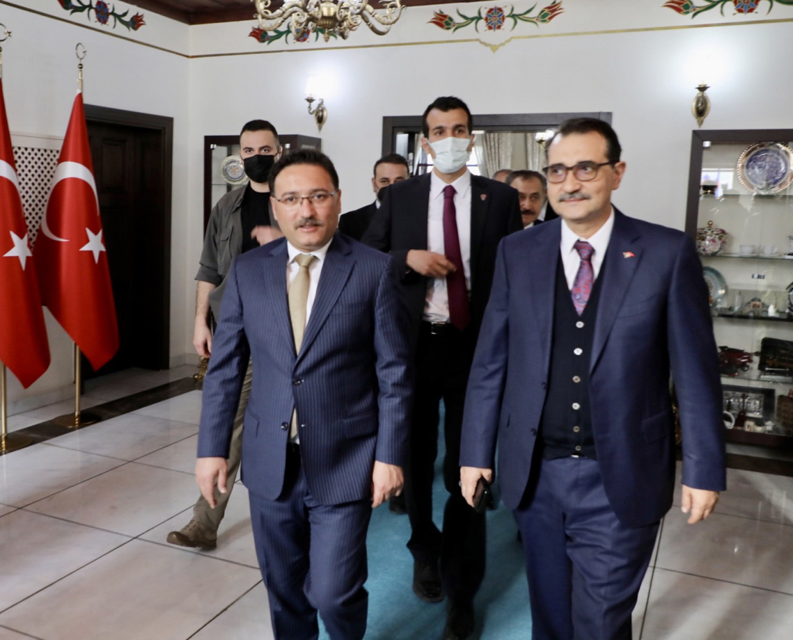 Enerji ve Tabii Kaynaklar Bakanı Fatih Dönmez, Vali Gökmen Çiçek’i Ziyaret Etti