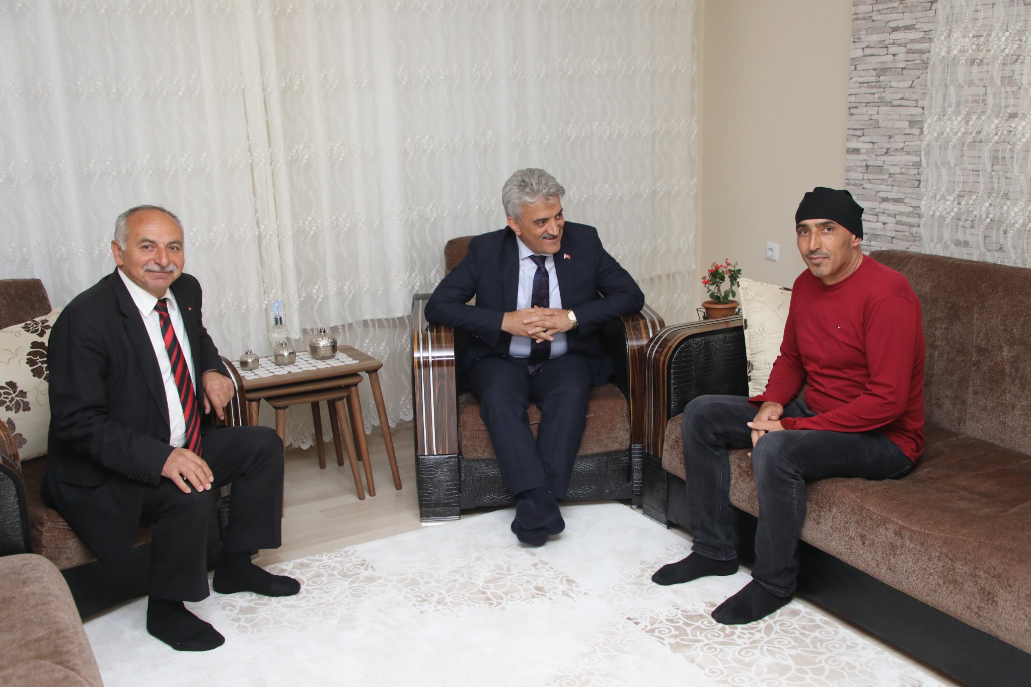 Sayın Erzincan Valisi Mehmet Makas, Erzincan İl Özel İdaresi Şube Müdürleri Yakup Aksu ve Hakan Çelik’e geçmiş olsun ziyaretinde bulundu.