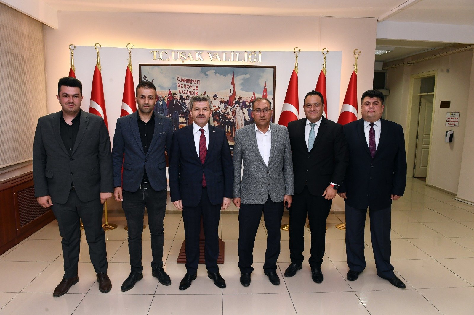 Vali Dr. Turan Ergün, Hayırlı Olsun Ziyaretinde Bulunan Kurum Müdürleri ve STK Temsilcilerini Kabul Etti