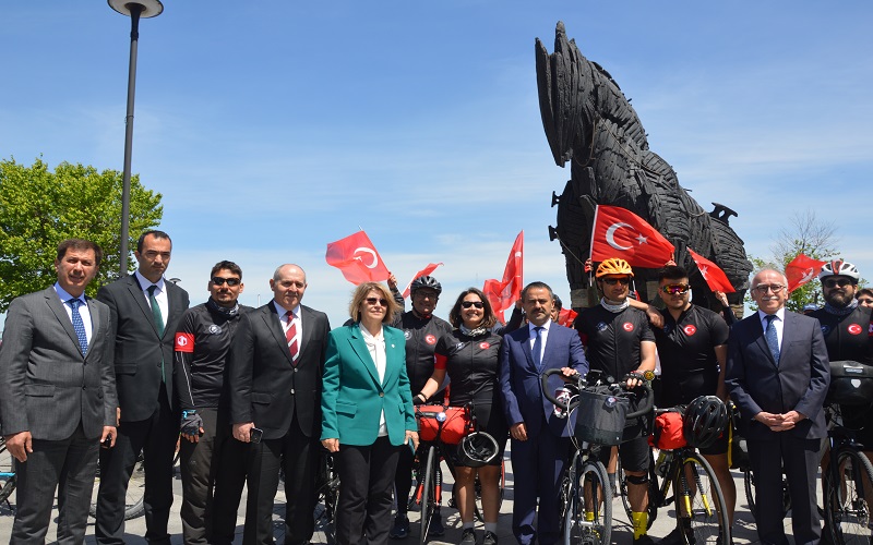 Vali İlhami AKTAŞ, “Çanakkale’nin Evlatları Atasının İzinde” Bisiklet Turunun Startını Verdi