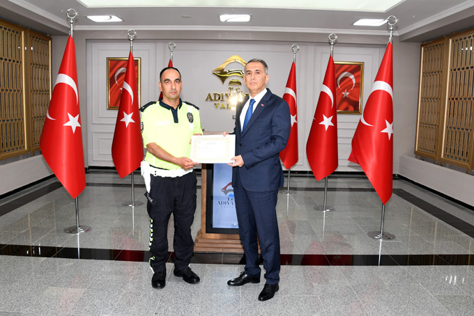 Vali Mahmut Çuhadar, Jandarma ve Emniyet Trafik Personelini Başarı Belgesi ile Ödüllendirdi