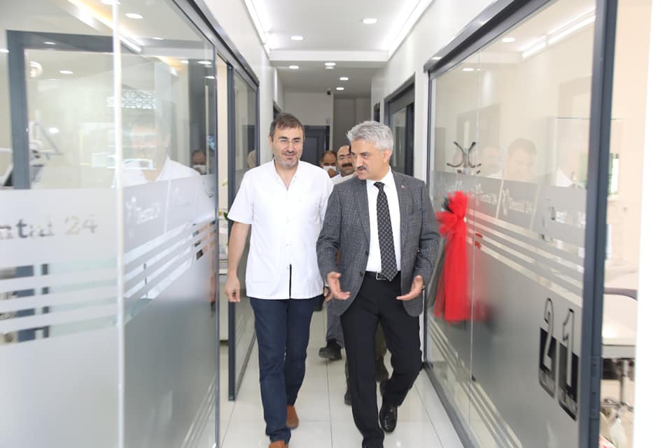 Sayın Erzincan Valisi, ağız ve diş sağlığı polikliniğini ziyaret etti.