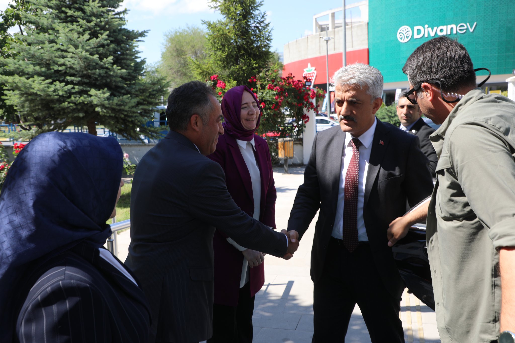 Sayın Erzincan Valisi Mehmet Makas, Sosyal Güvenlik Kurumu Erzincan İl Müdürü Burcu Tatoğlu’nu ziyaret etti.