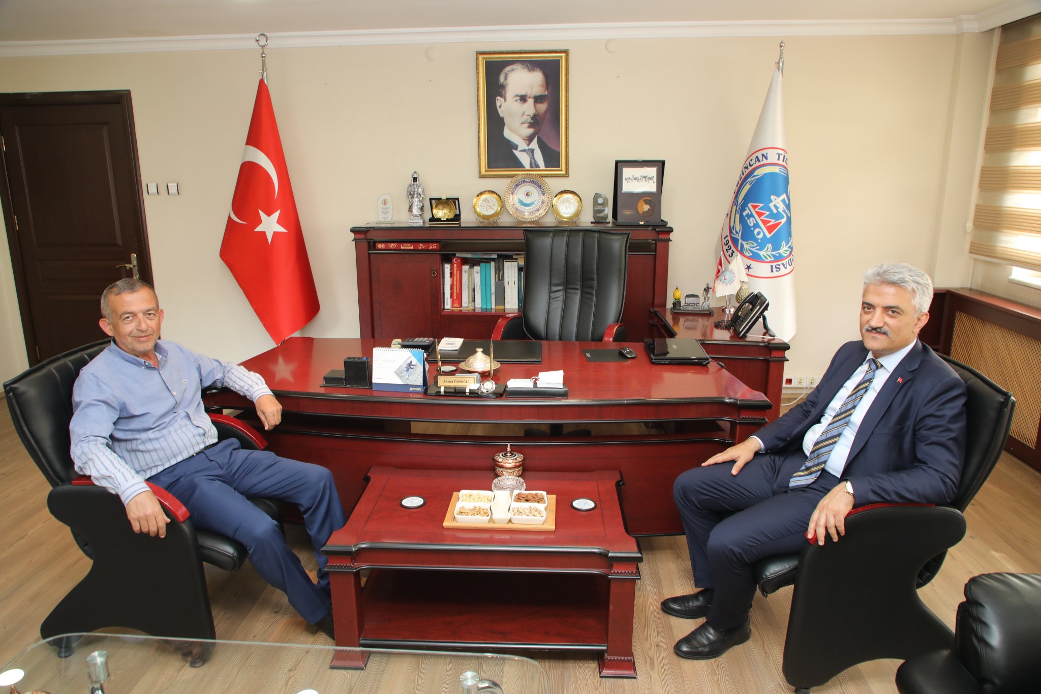 Sayın Erzincan Valisi Mehmet Makas, Ticaret ve Sanayi Odası Başkanı Ahmet Tanoğlu ve Esnaf ve Sanatkârları Odası Başkanı Bedir Limon’u ziyaret etti.