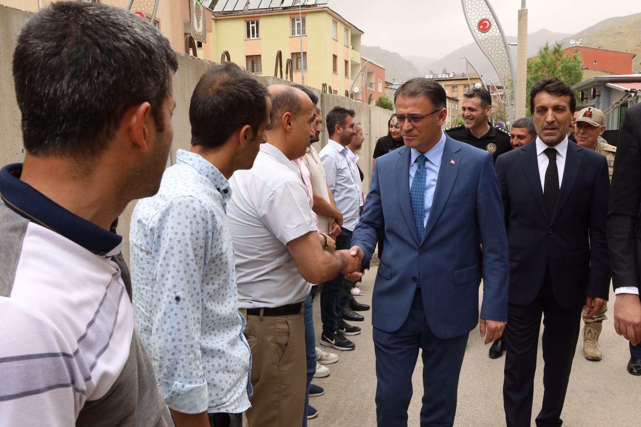 Vali Dr. Ozan Balcı Çatak’ı Ziyaret Etti