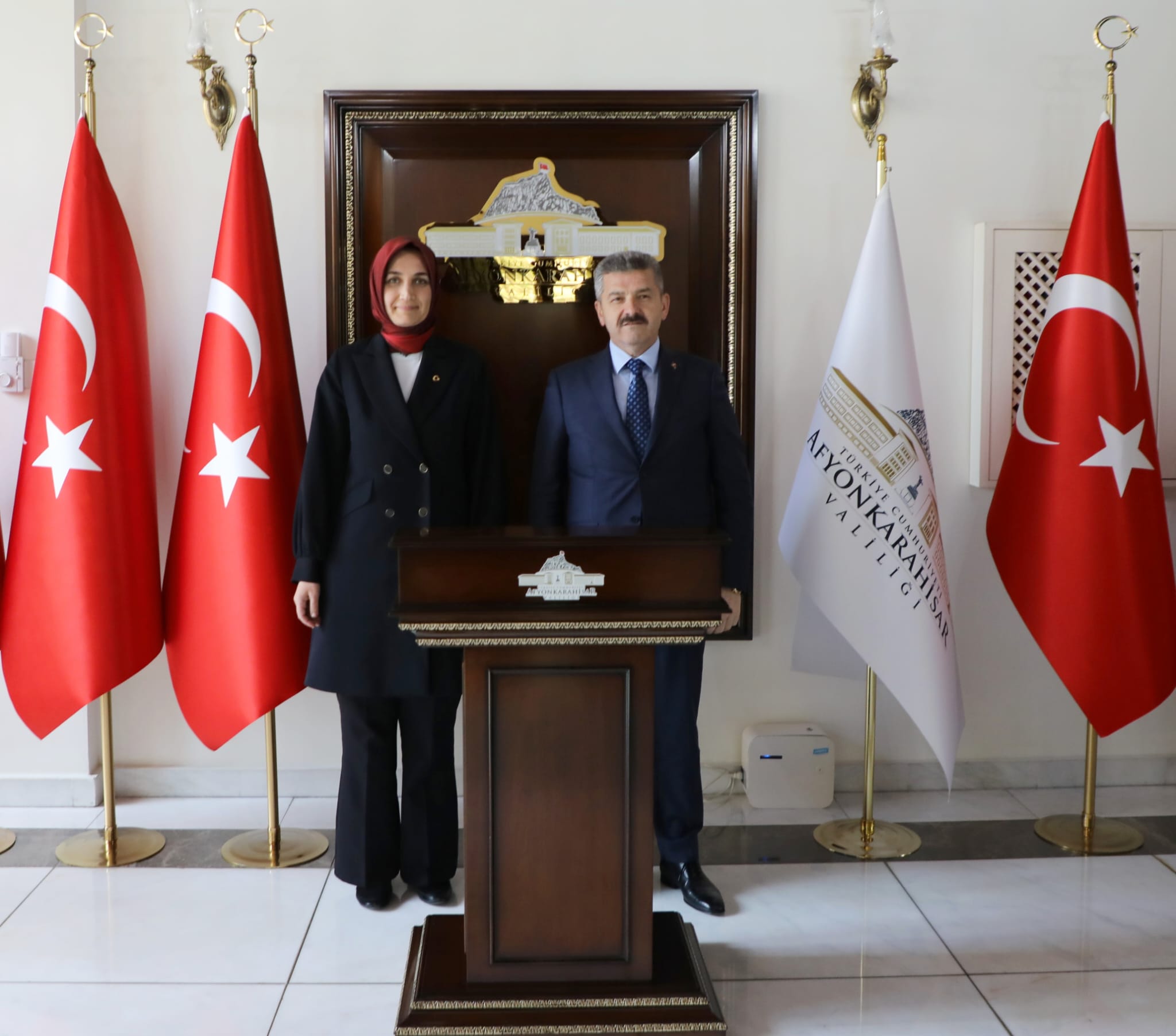 Vali Dr. Turan Ergün, Afyonkarahisar Valisi Doç. Dr. Kübra Güran Yiğitbaşı’na iade-i ziyarette bulundu.