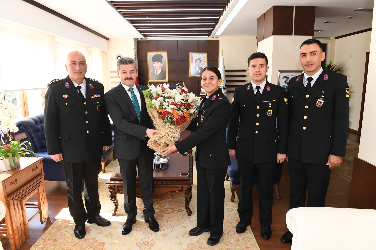 Vali Dr. Turan Ergün, Jandarma Teşkilatı’nın kuruluşunun 183. Yıl dönümü dolayısıyla İl Jandarma Komutanı Murat Kılıç ve beraberindekileri kabul etti