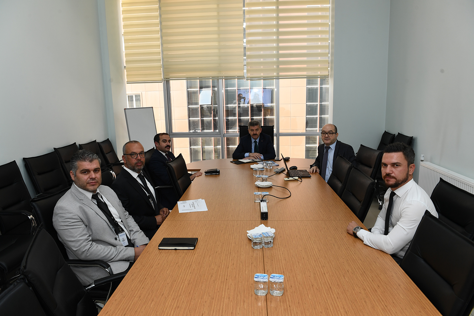 Vali Dr. Turan Ergün, Osmangazi Elektrik Dağıtım A.Ş. İl Müdürlüğü ile Uşak Şeker Fabrikasını Ziyaret etti
