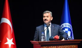 Vali Dr. Turan Ergün, Uşak Üniversitesi 2021 – 2022 Akademik Yılı Mezuniyet Ödül Törenine katıldı