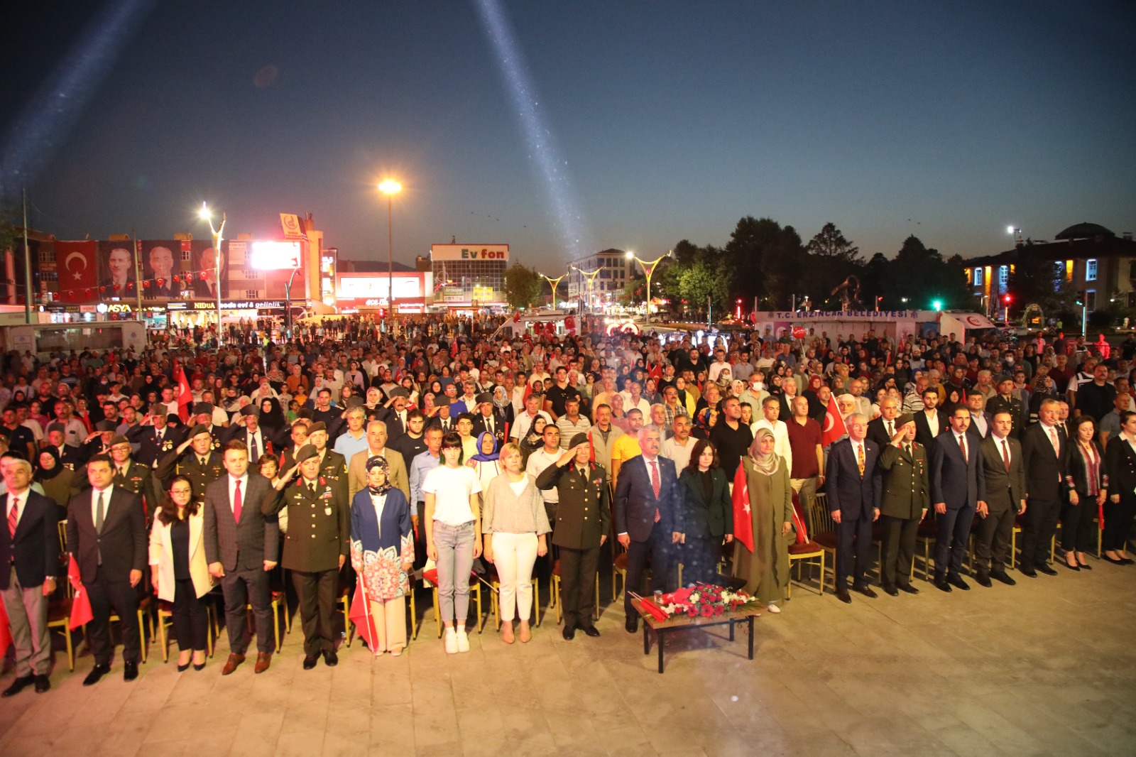 15 Temmuz Demokrasi ve Milli Birlik Günü Dolayısıyla Cumhuriyet Meydanında Programlar Düzenlendi