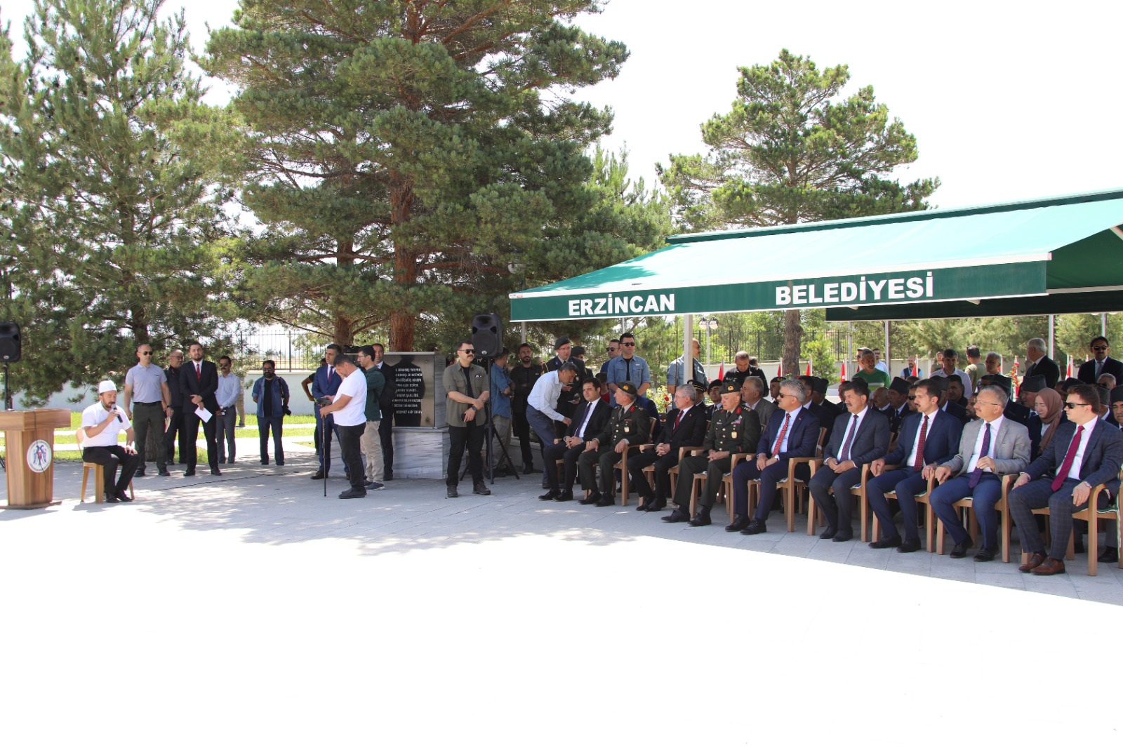 15 Temmuz Demokrasi ve Milli Birlik Günü’nde Garnizon Şehitliğinde Anma Programı Düzenlendi.