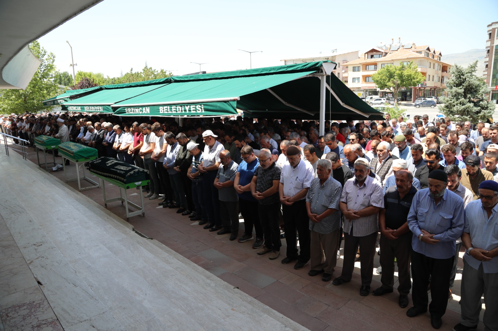 Sayın Erzincan Valisi, Cenaze Namazlarına Katıldı