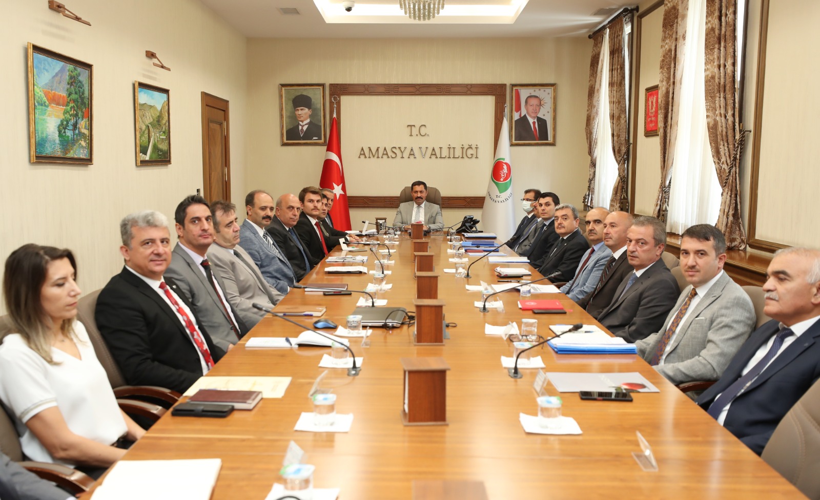 Amasya Valisi Mustafa MASATLI, Amasya İlindeki Kamu Hizmetleri ile Yatırımların Değerlendirildiği Toplantıya Başkanlık Etti