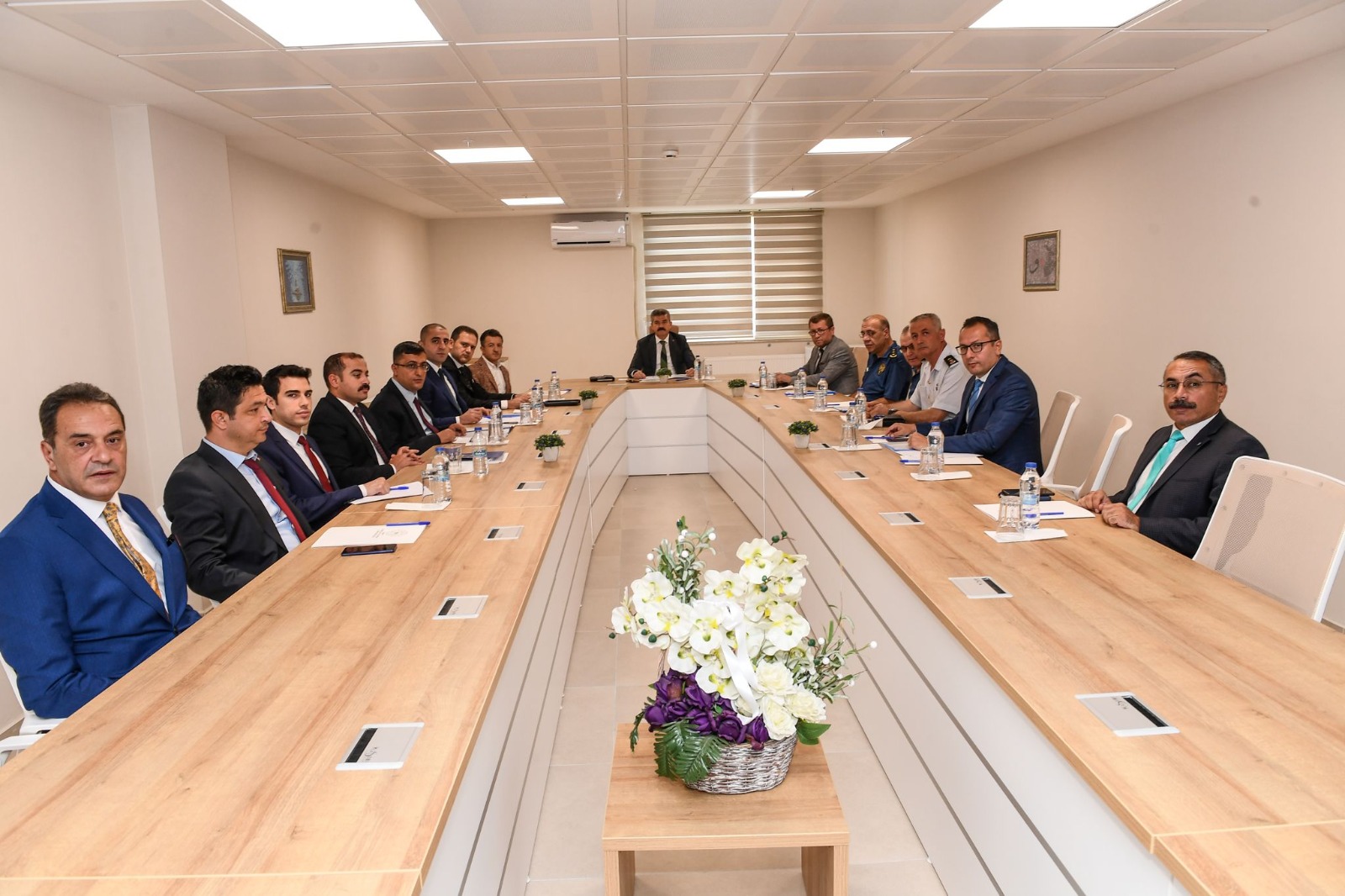 Üniversite Güvenlik ve Barınma Tedbirleri Toplantısı Vali Dr. Turan Ergün başkanlığında yapıldı