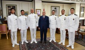 TCG Osmangazi Gemisi Komodoru Dz. Kd. Alb. Burak Atak Vali Aziz Yıldırım’ı Ziyaret Etti