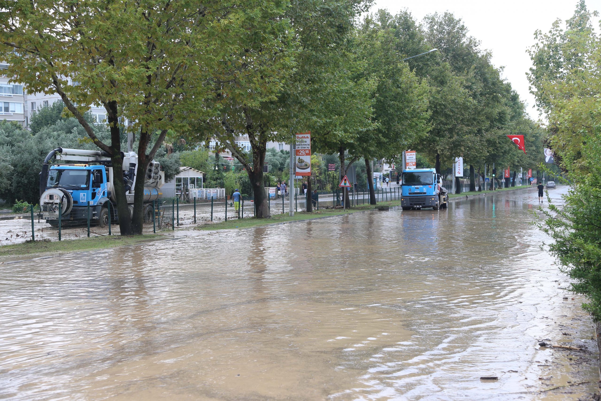 Vali Canbolat Mudanya’daki Su Baskını Bölgelerinde İncelemelerde Bulundu
