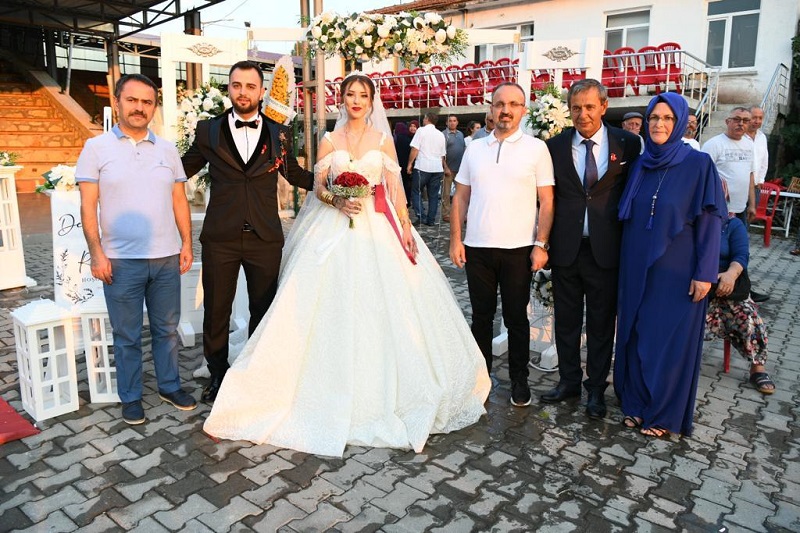Vali İlhami AKTAŞ, Deryanur ve Ramazan’ın Düğün Törenine Katıldı