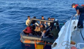 İzmir Açıklarında 96 Düzensiz Göçmen Kurtarılmıştır