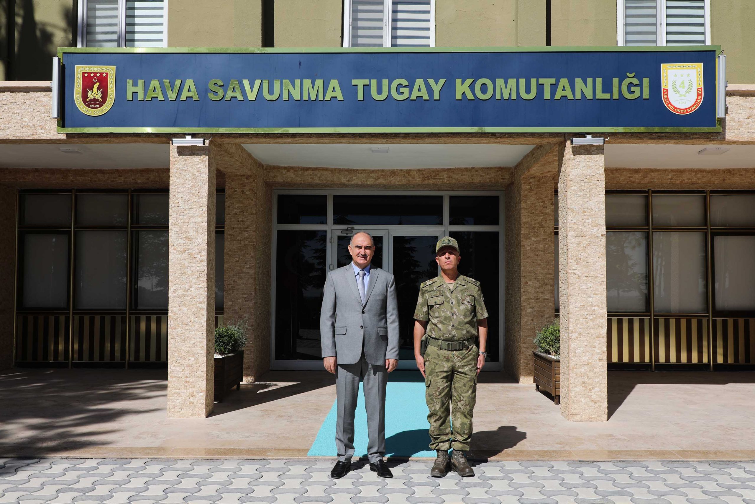 Vali Özkan, Hava Savunma Tugay Komutanlığı, TSK KBRN Okulu ve Eğitim Merkezi Komutanlığı ile Hava Savunma Okulunda İncelemelerde Bulundu
