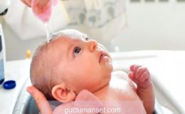 Bebeklere banyo nasıl yaptırılır? Yenidoğan banyosuna bebek yıkamanın püf noktaları